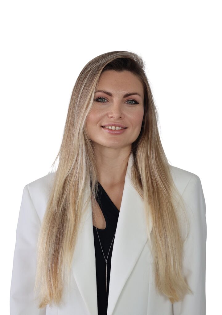 Iuliia Eremina Paull,  in Miami, Cervera Real Estate