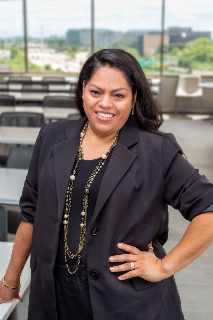 Denisse Sommerfeld, Associate Real Estate Broker in Joliet, Circle