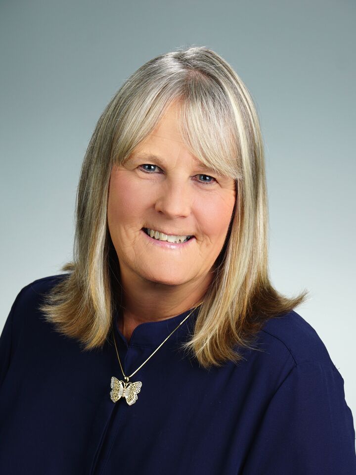 Jan Fanstill, Real Estate Broker in Port Charlotte, Tropical Breeze Realty