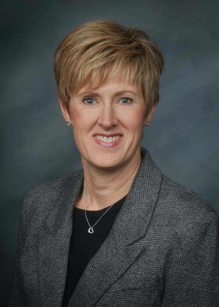 Julie Bender, Real Estate Salesperson in Frankenmuth, Signature Realty