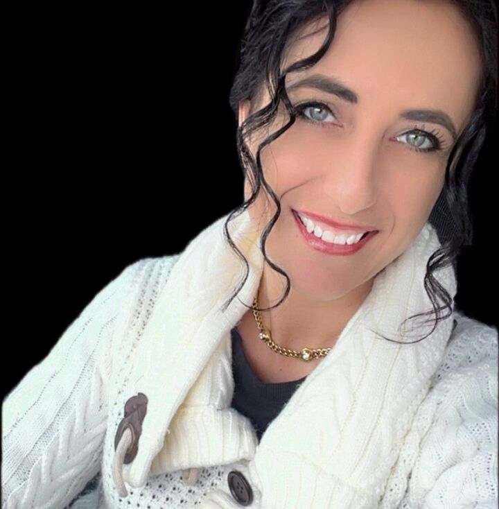 Shauna Nicole Aldrich,  in Shelby Township, Professionals