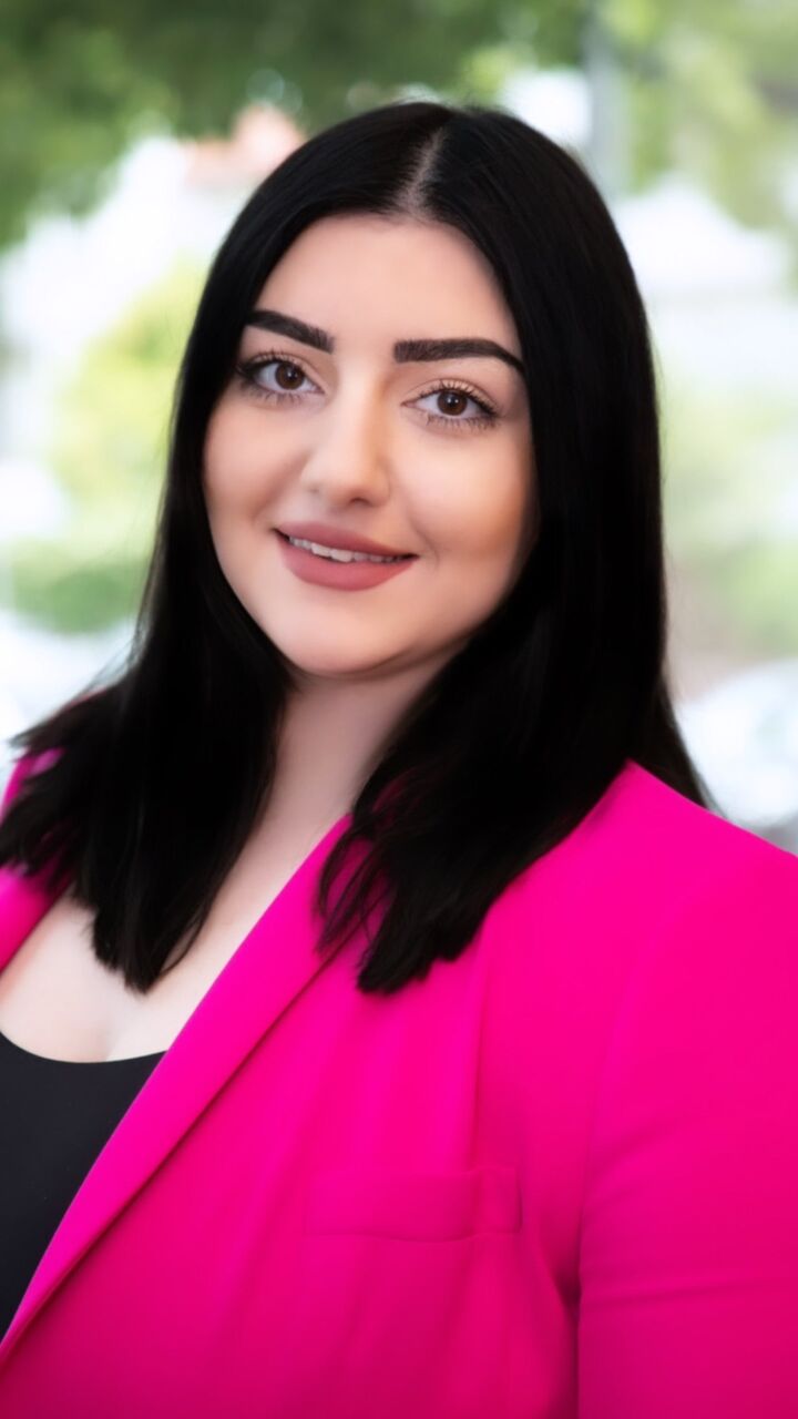Annie Ogandzhanyan, Sales Associate in Glendale, Hallmark Realty