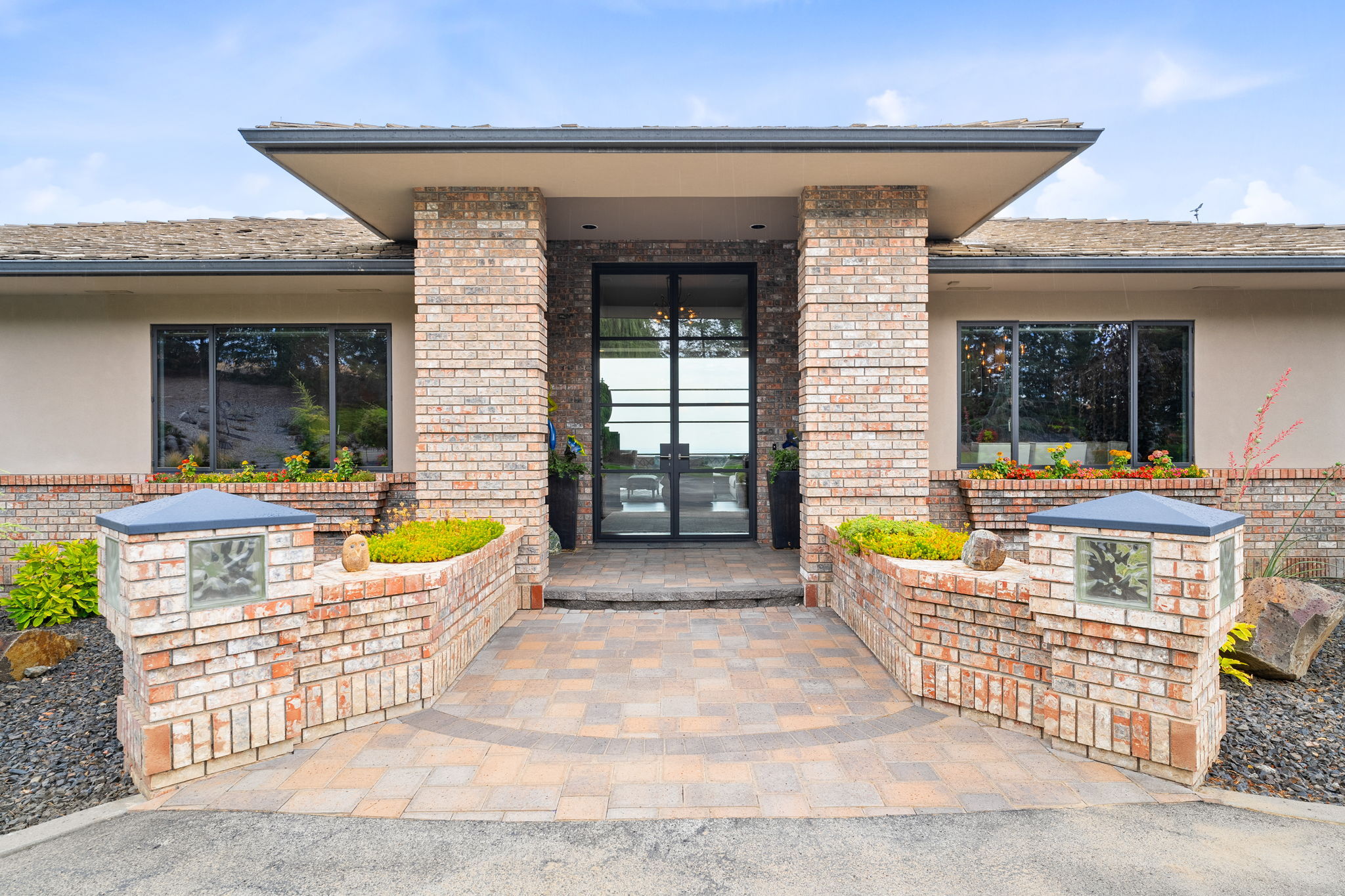 Property Photo:  1276 N Bermuda Rd  WA 99352 