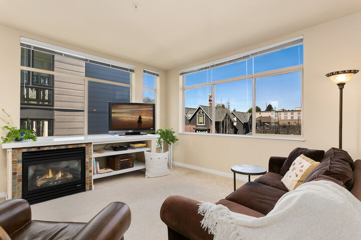 Property Photo: 200 W Comstock St 404 WA 98119