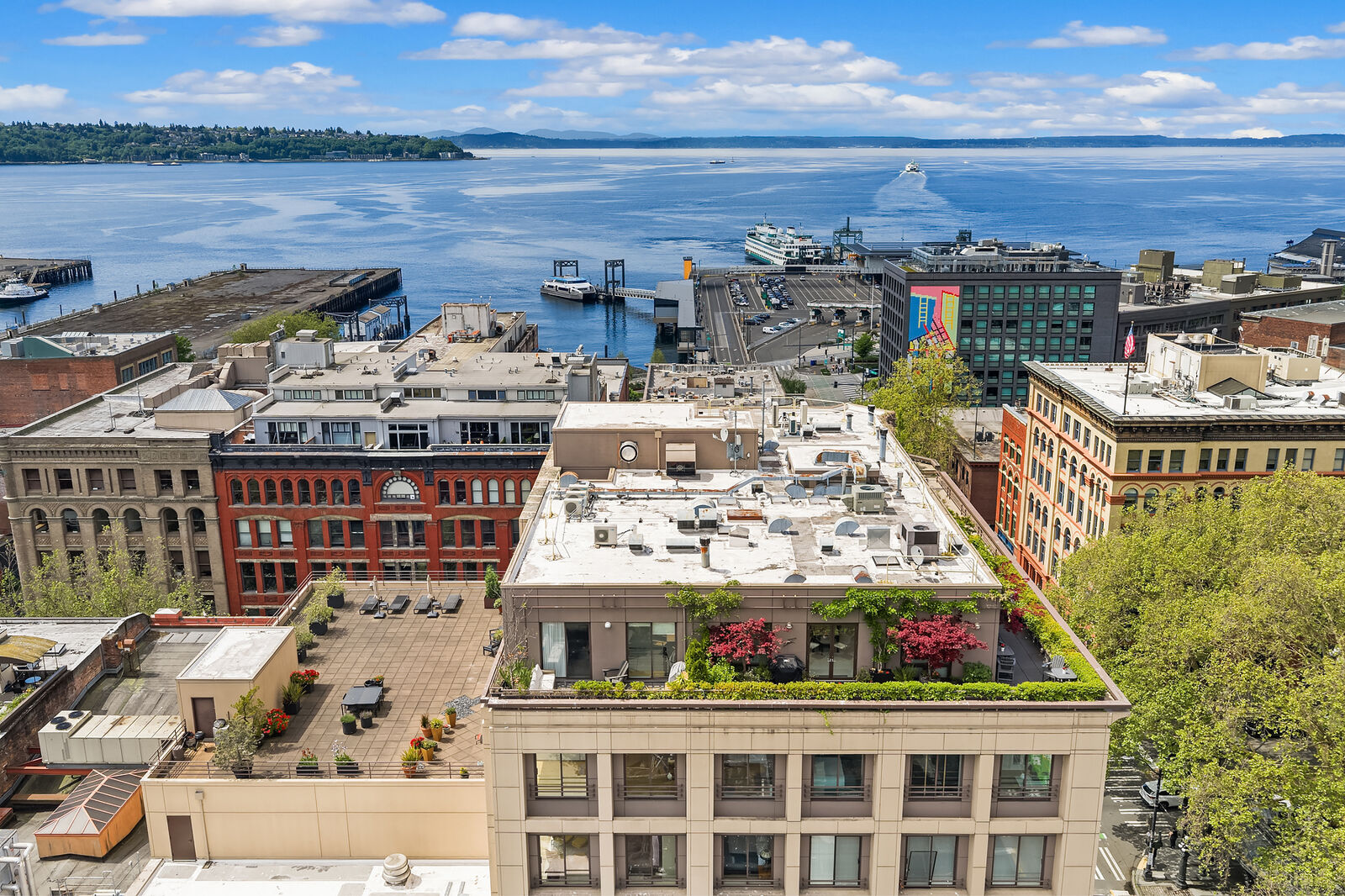 Property Photo:  100  1st Avenue S 16  WA 98104 