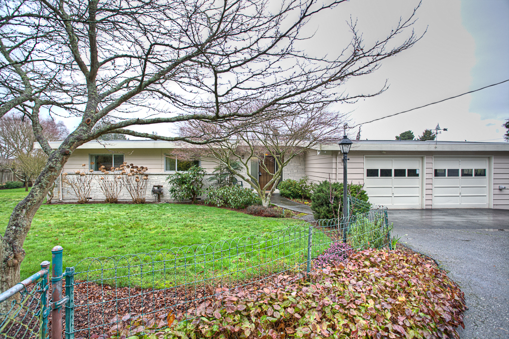 Property Photo:  9822 Cherry St  WA 98020 