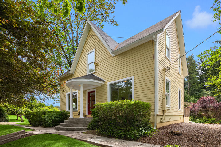Property Photo: 8395 NE Oddfellows Road 8395 NE Oddfellows  WA 98110 