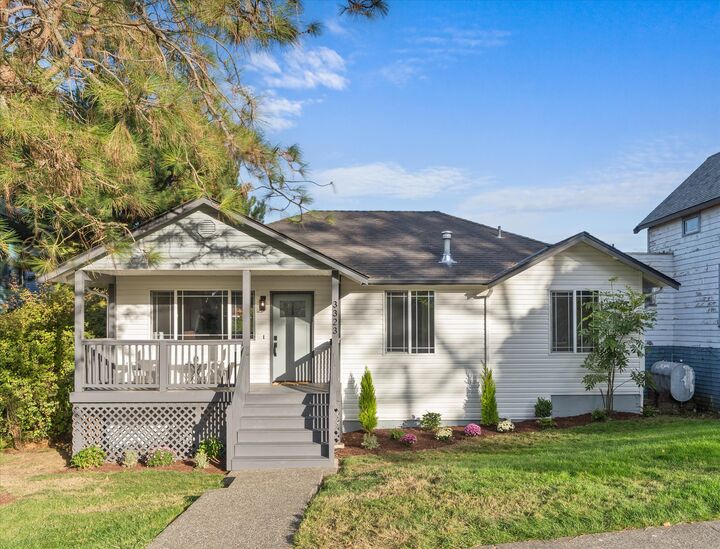Property Photo: 3323 Federal Avenue WA 98201