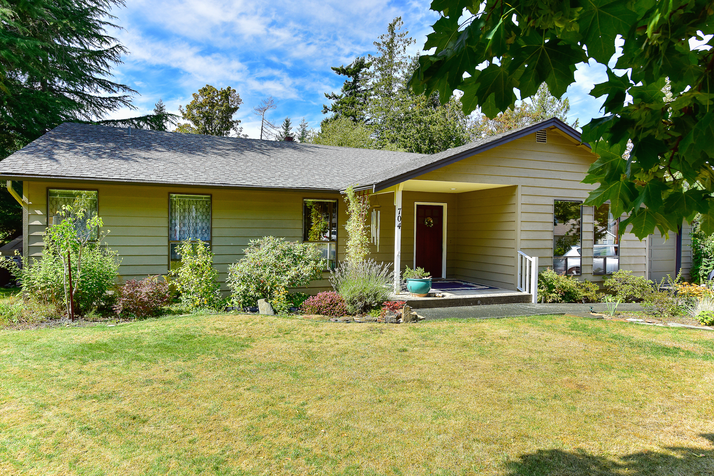 Property Photo: 704 40th St WA 98226