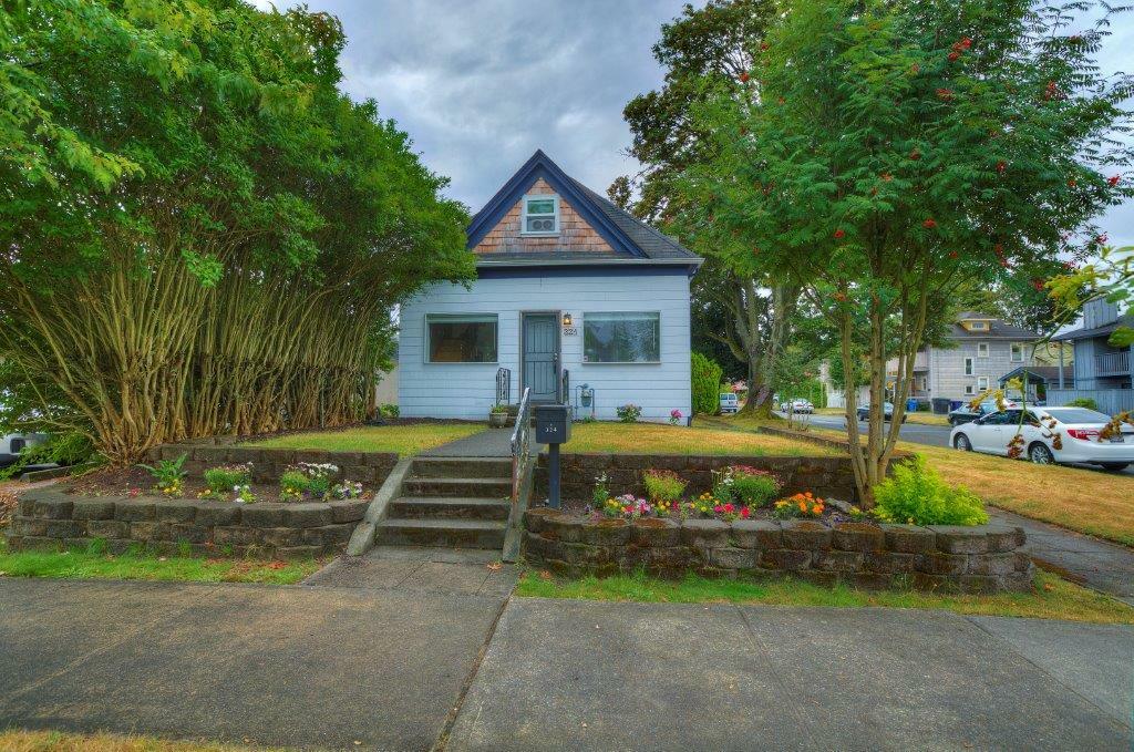 Property Photo:  324 N L St  WA 98403 