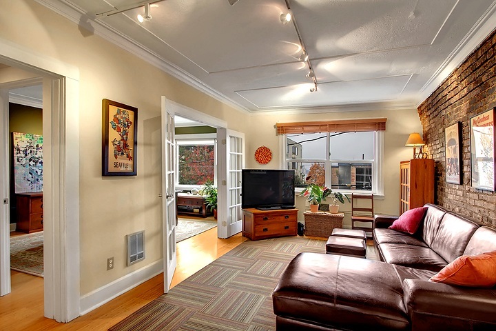 Property Photo: Living room 214 Summit Ave E 302  WA 98102 