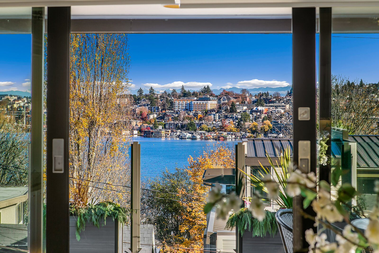 2 bed Seattle home for sale 2040 Waverly Place N 303, Seattle, WA 98109