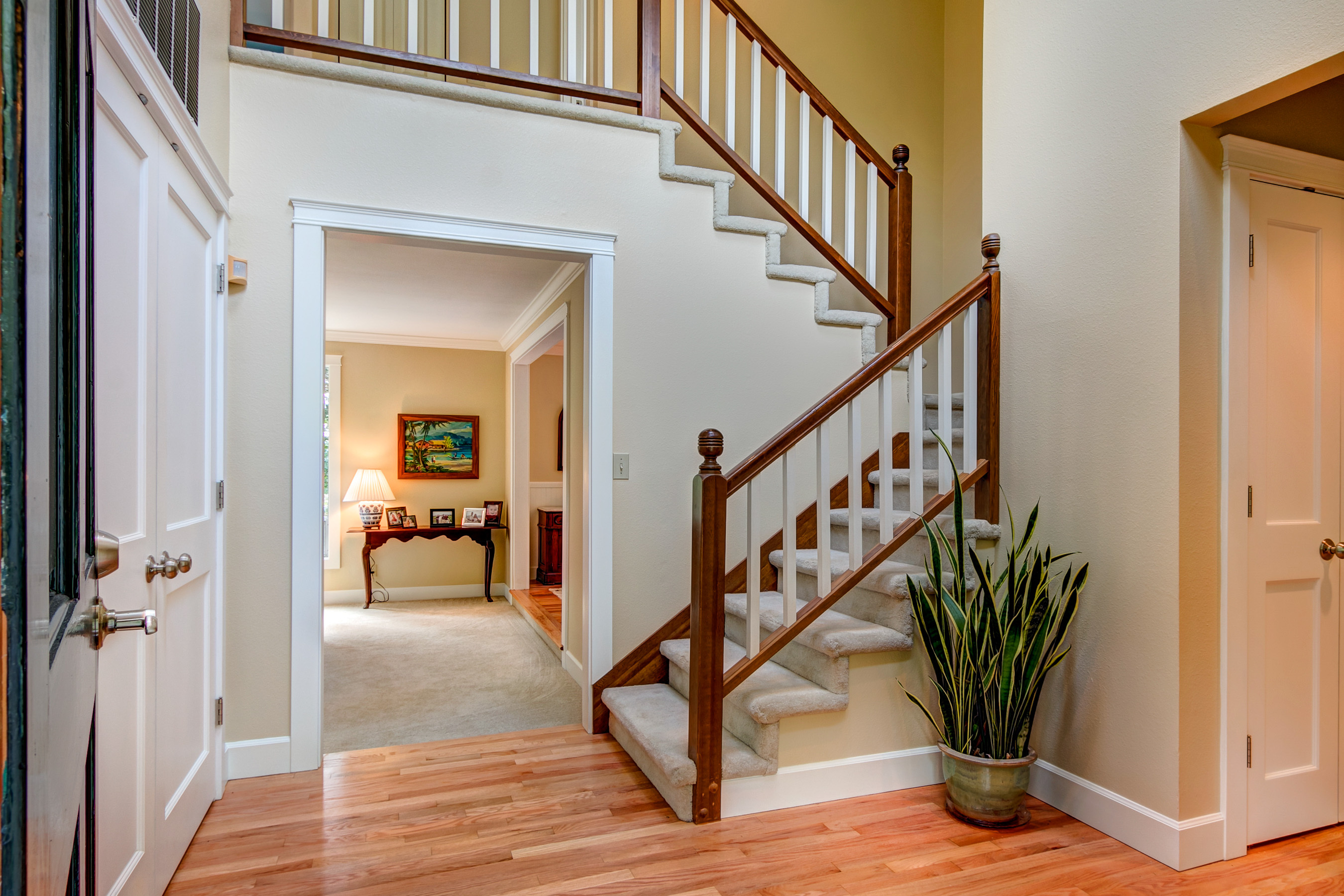 Property Photo: Foyer 21225 NE 14th Place  WA 98074 
