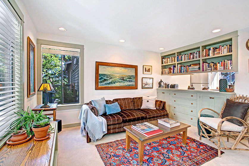 Property Photo: Living room 202 25th Ave E B WA 98112