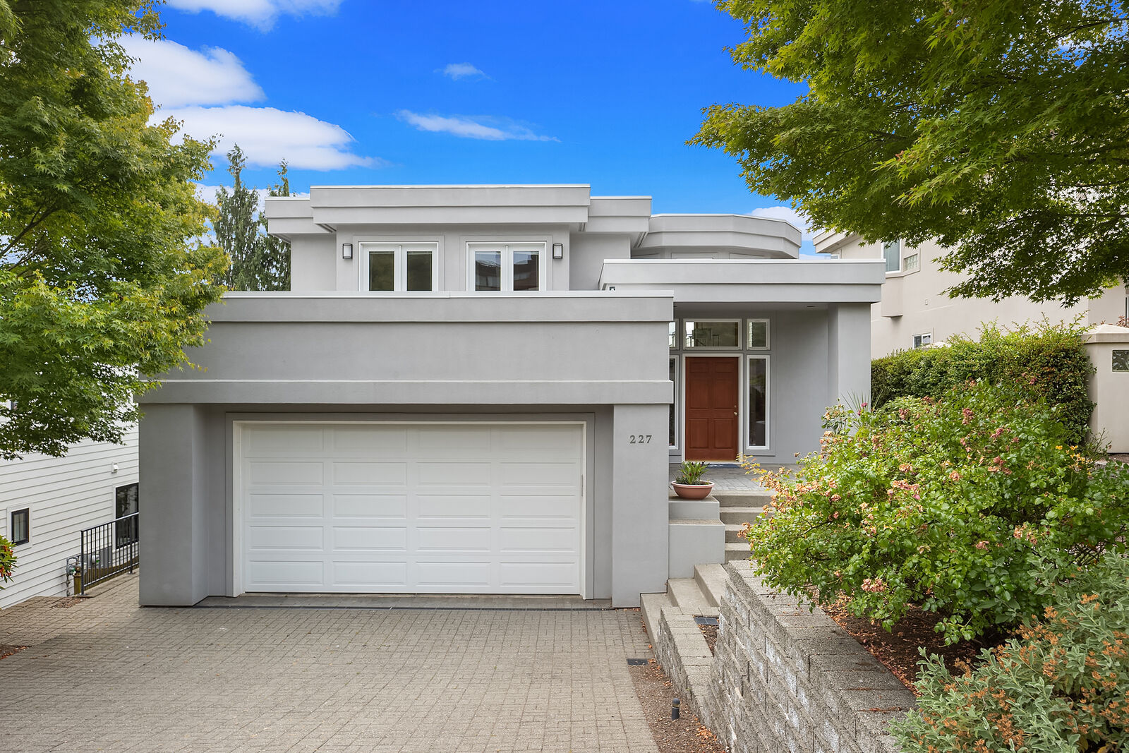 Property Photo:  227  8th Avenue  WA 98033 