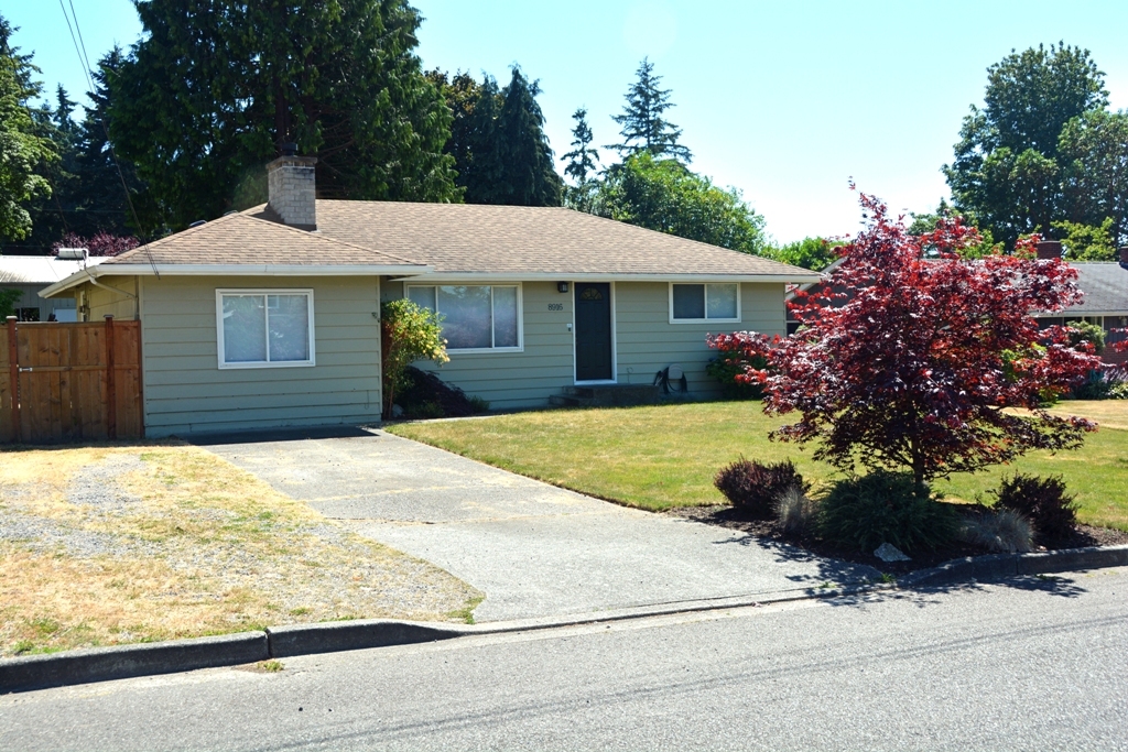 Property Photo:  8916 217th St SW  WA 98026 