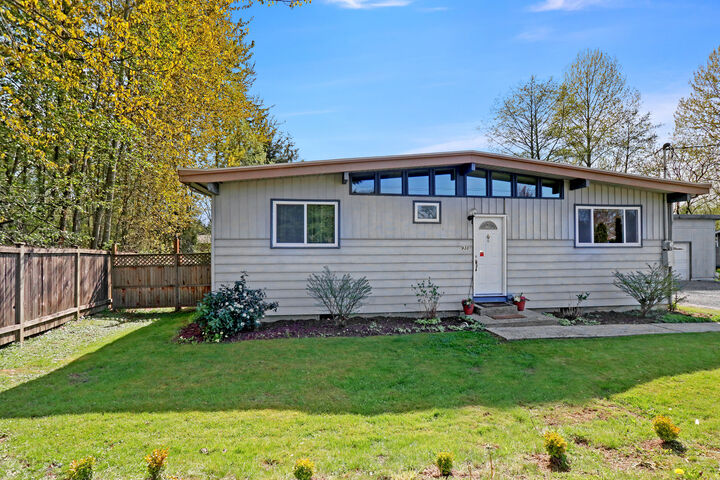 Property Photo: 930 Center Rd WA 98204