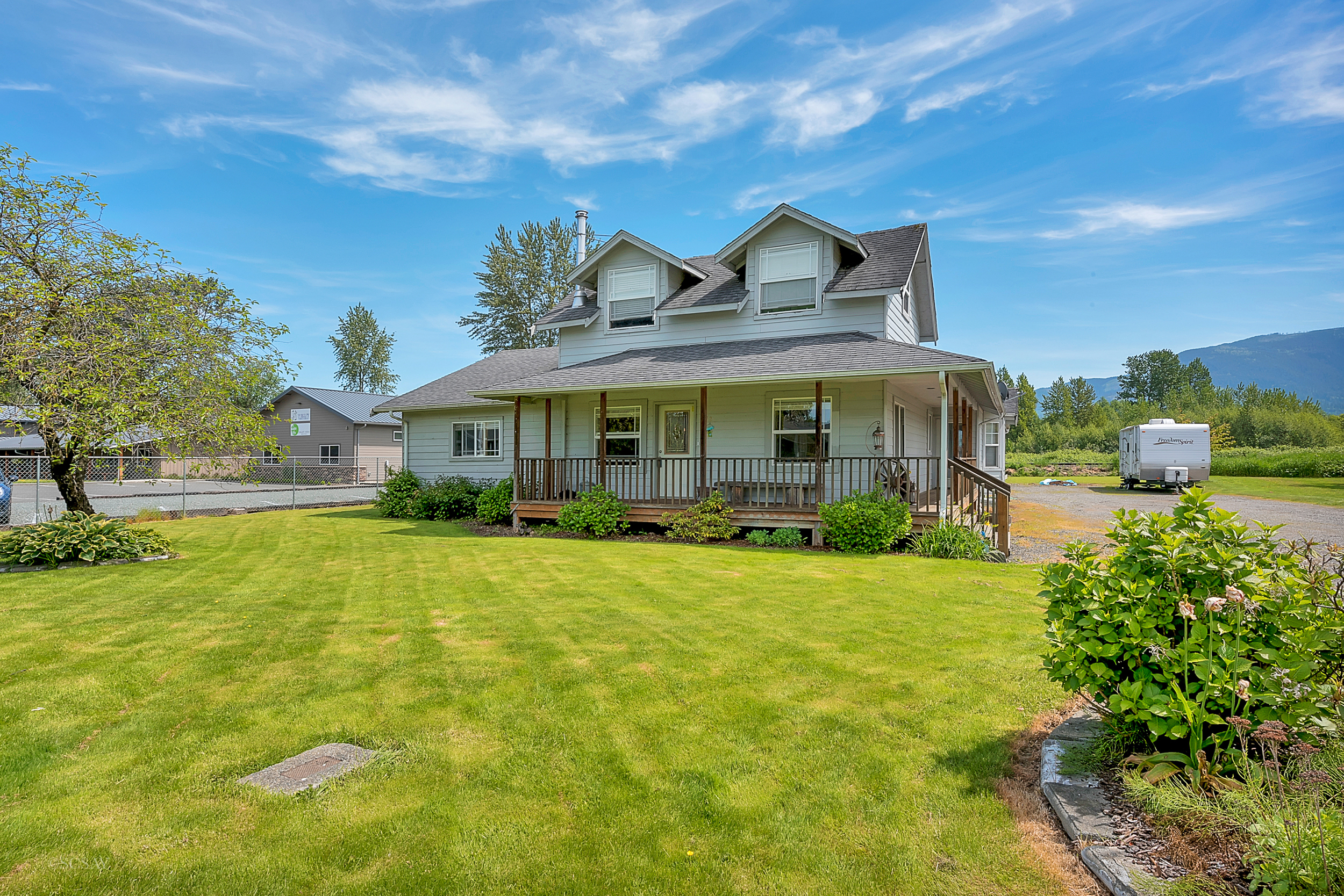 Property Photo: Exterior 902 Nooksack Ave  WA 98276 