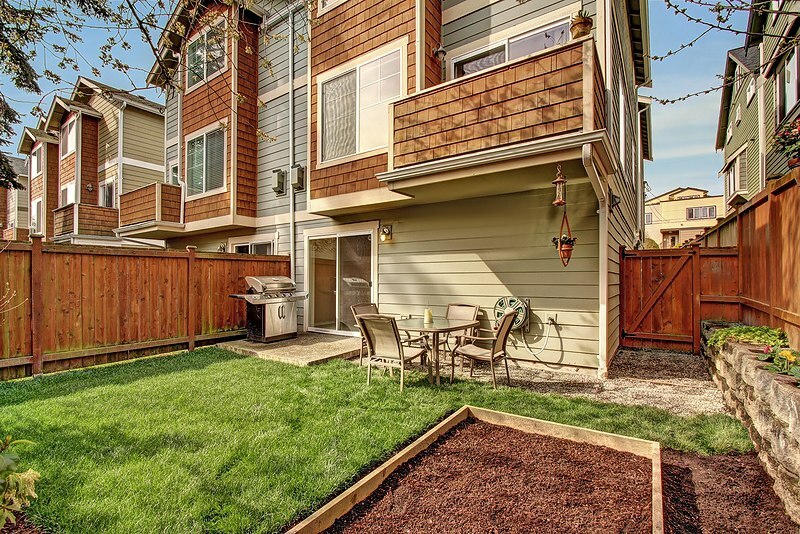 Property Photo: 8842B Midvale Ave N WA 98103