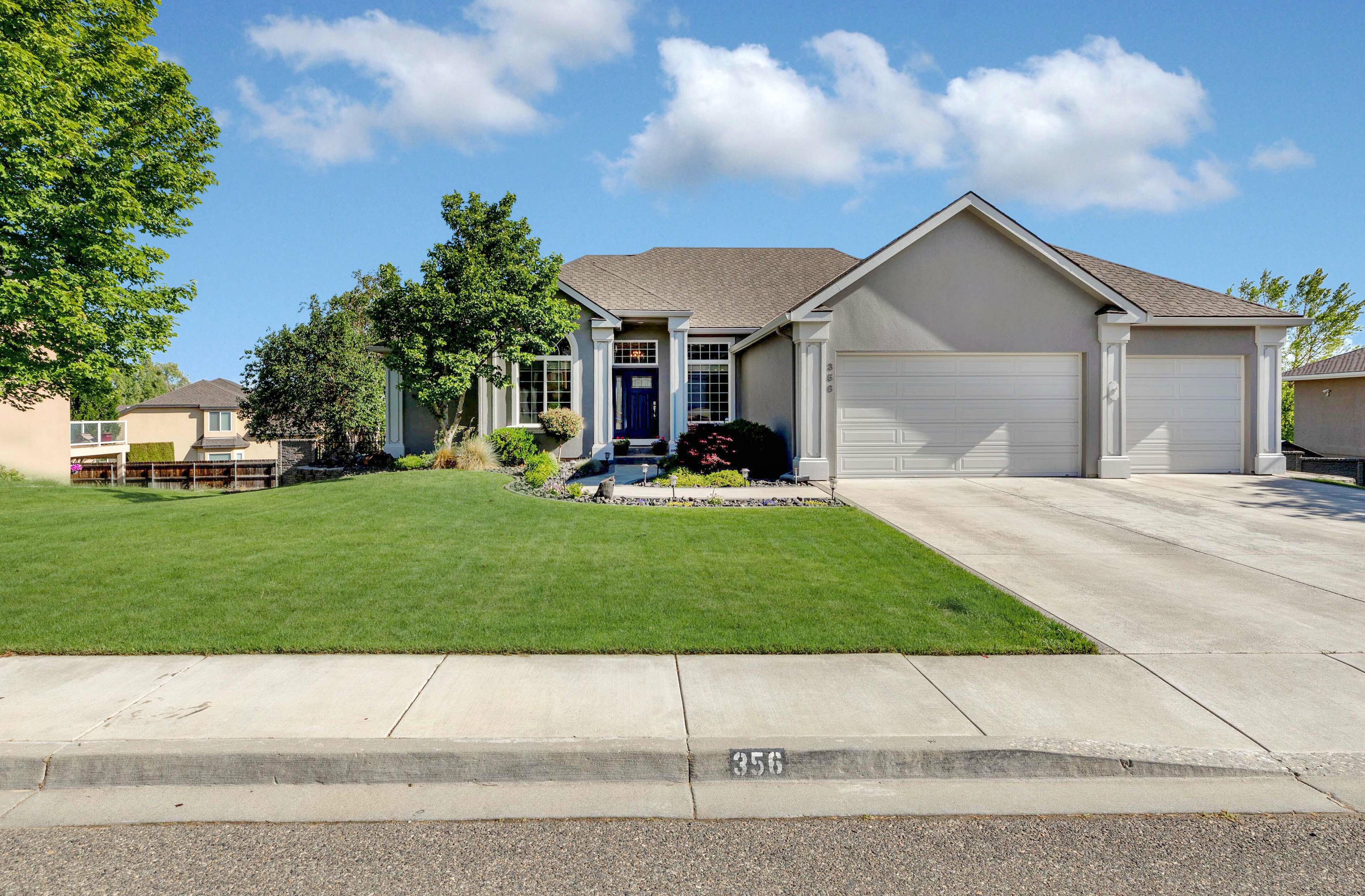 Property Photo: 356 Falconridge St WA 99352