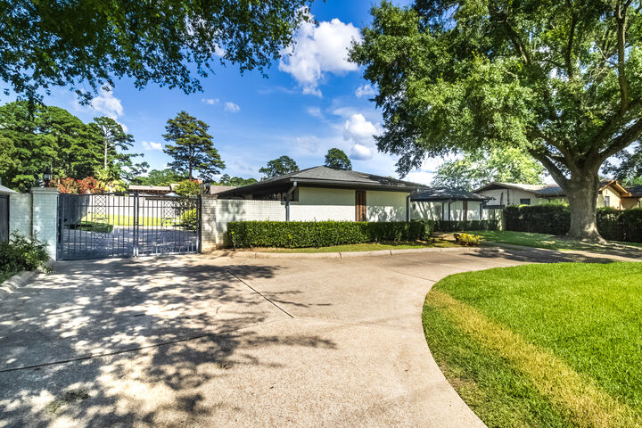 Property Photo:  2104 McCann Road  TX 75601 