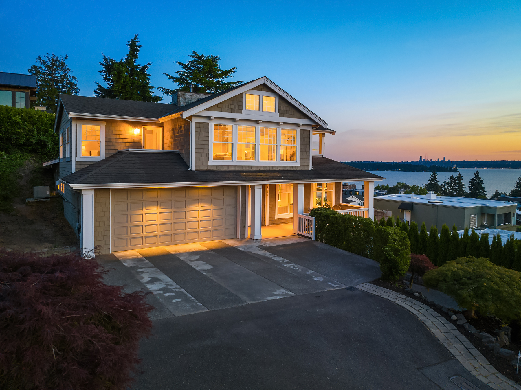 Property Photo: 10241 NE 62nd Street WA 98033