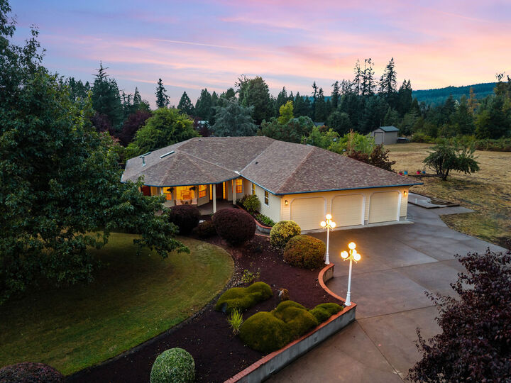 Property Photo:  39141 Easton Ln  OR 97477 