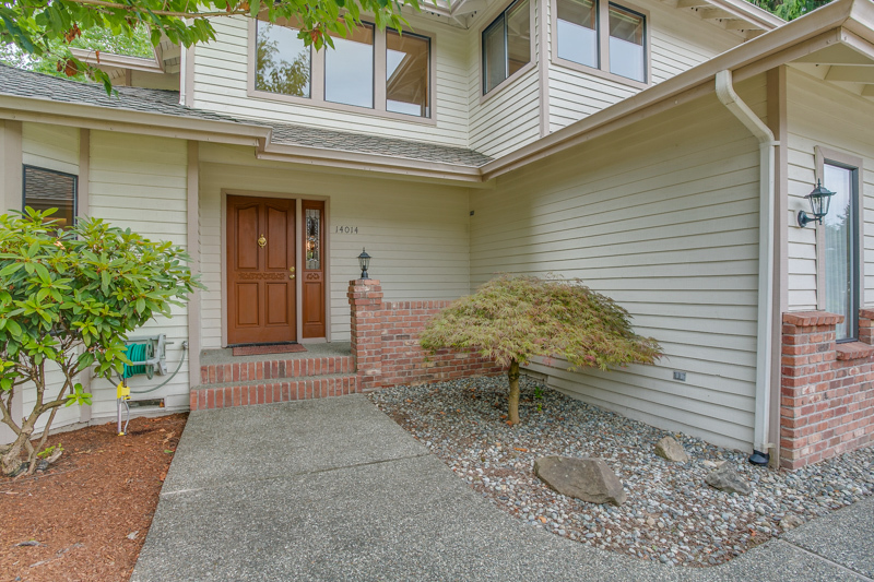 Property Photo: Entry 14014 175th Place NE WA 98052