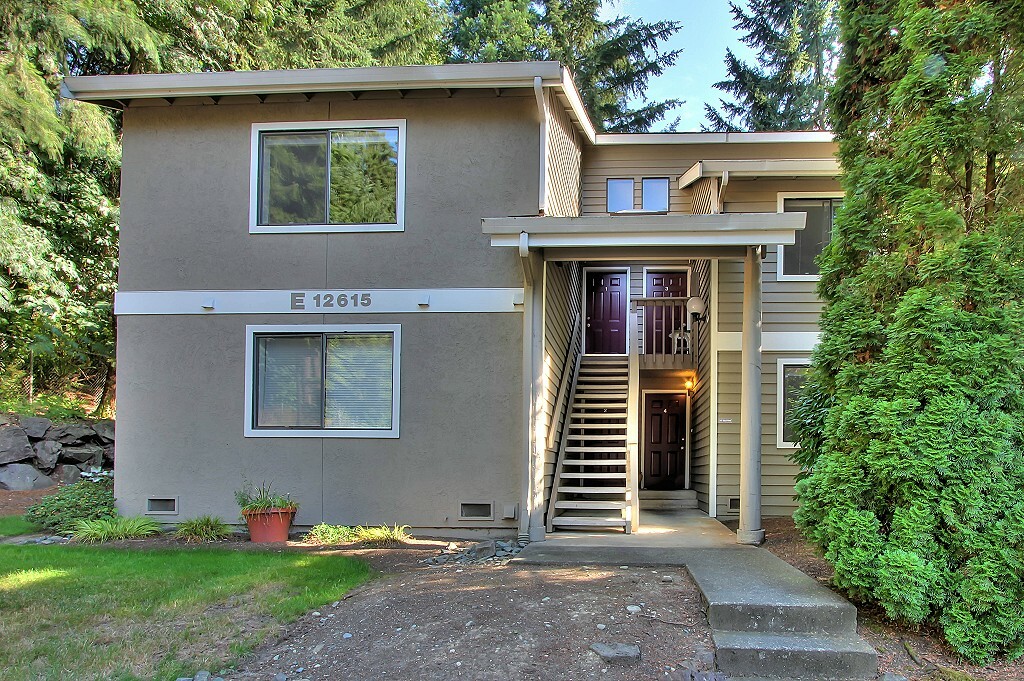 Property Photo: 12615 ne 119th st #e4 12615 NE 119th St E4  WA 98034 