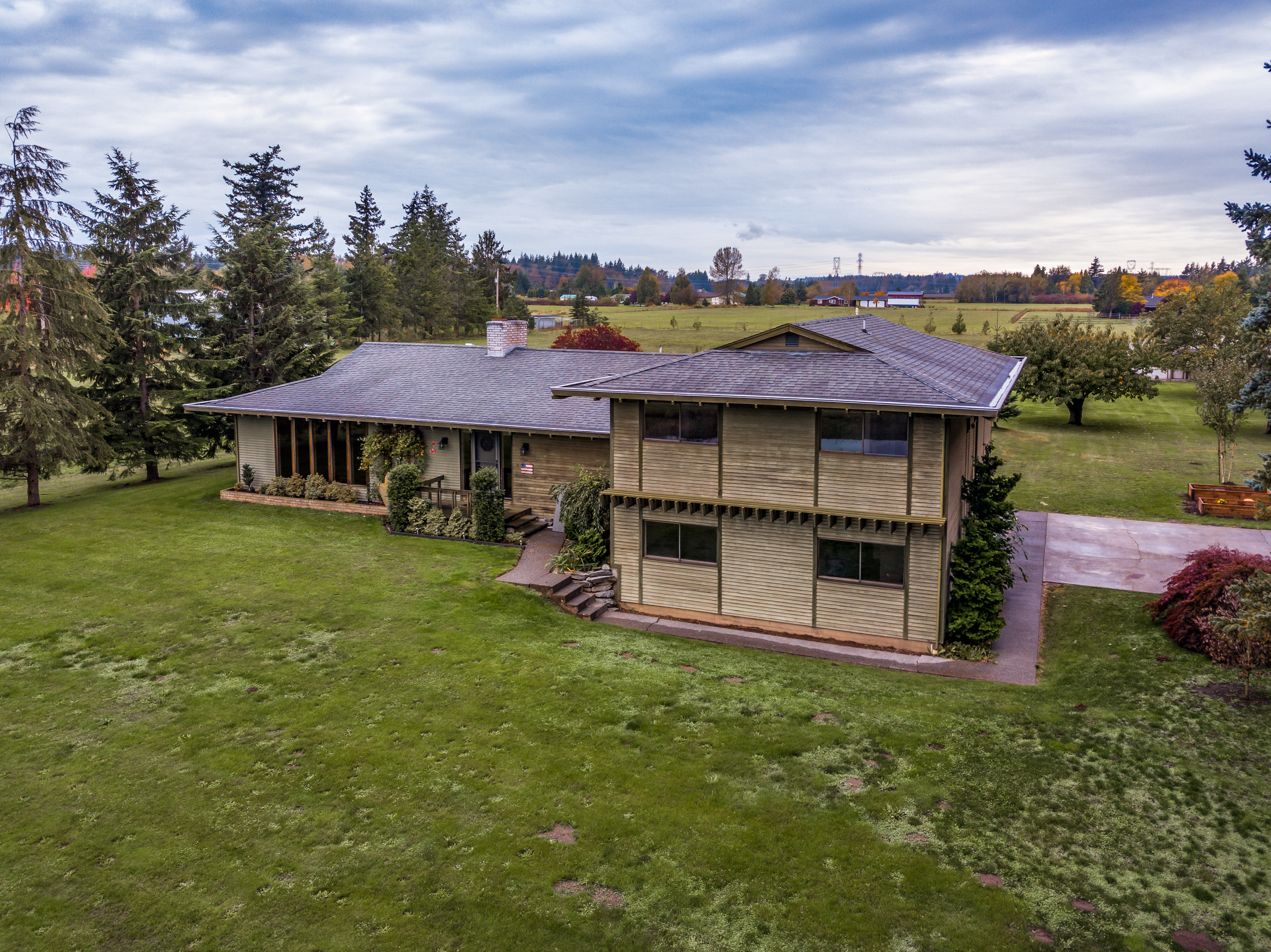 Property Photo:  6229 Aldrich Rd  WA 98248 