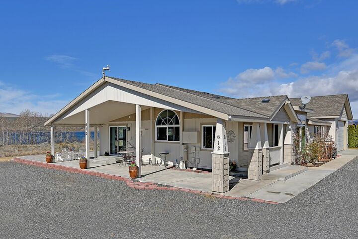 612 Lakeside Wy SW  Mattawa WA 99349 photo