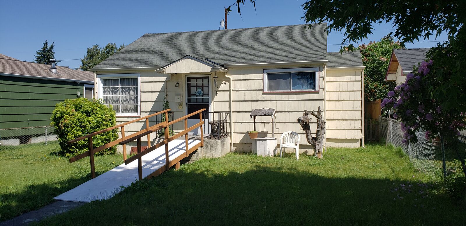 Property Photo:  1709 8th St  WA 98270 