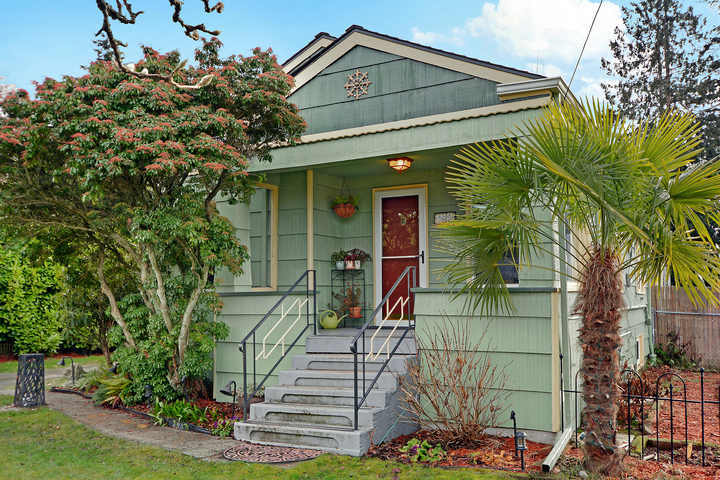 Property Photo: 1425 SW Myrtle St WA 98106