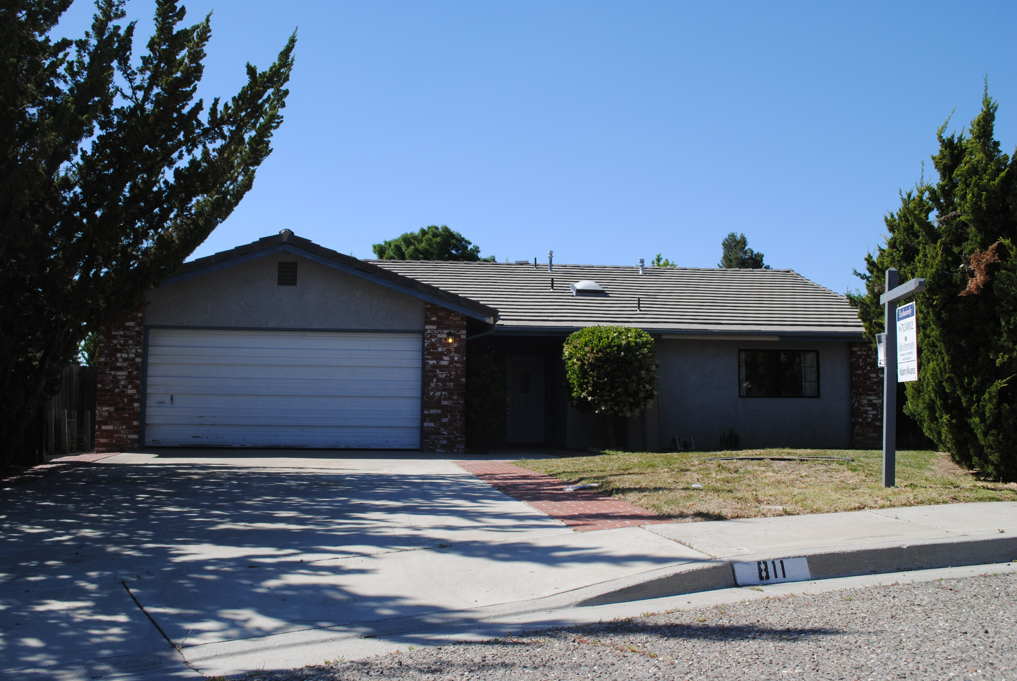 Property Photo:  811 Crenshaw Court  CA 93446 