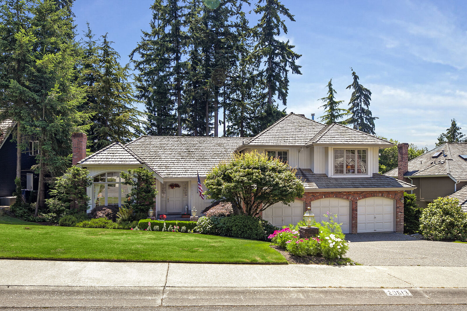 Property Photo:  20613 NE 34th Place  WA 98074 