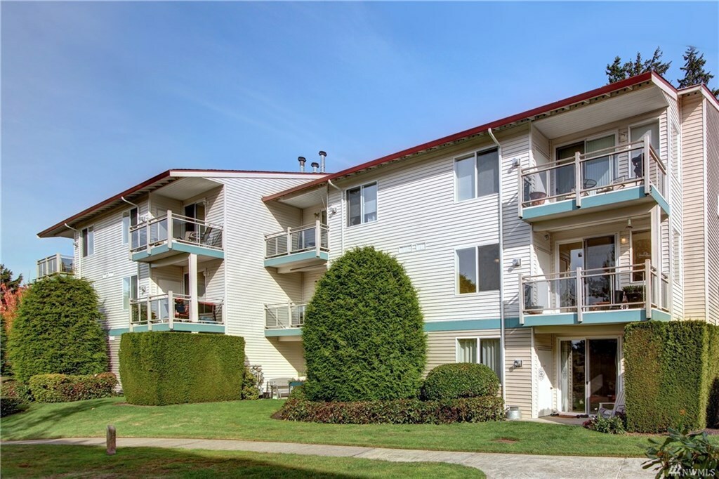 Property Photo: 23007 Lakeview Dr A201 WA 98043