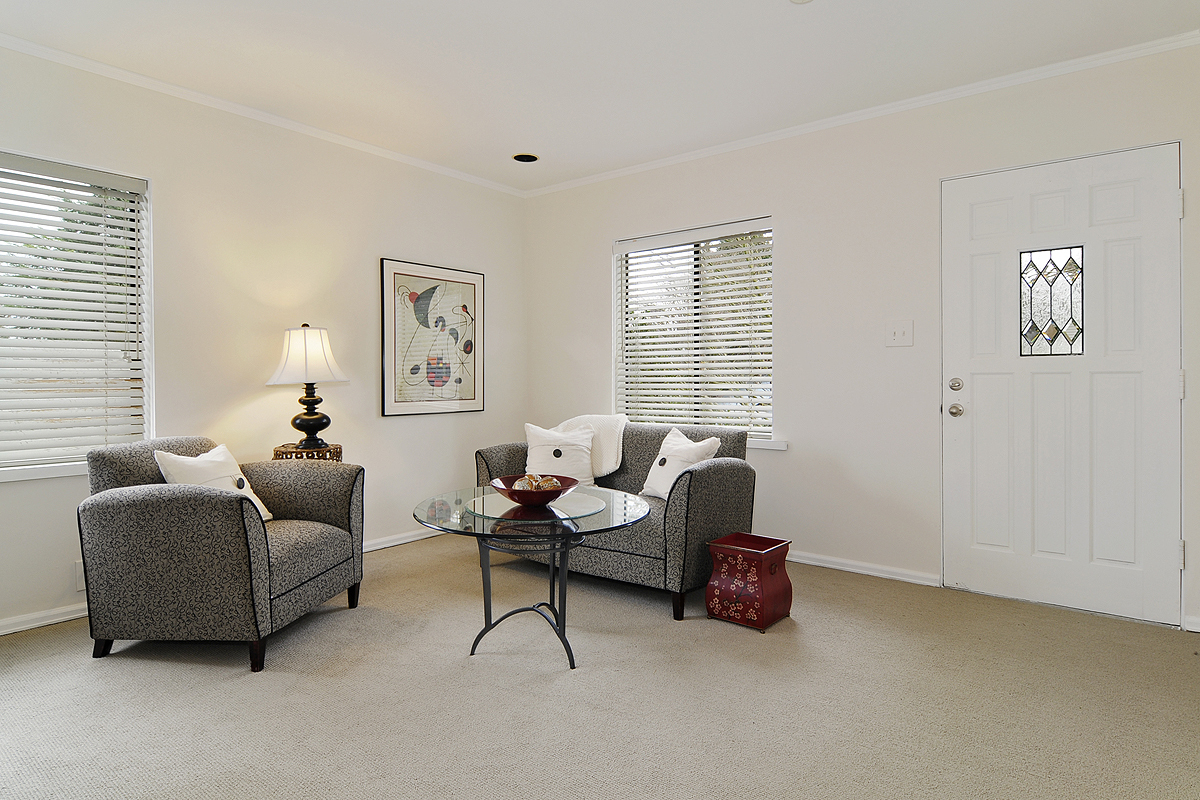 Property Photo: Living room/kitchen 326 NE 55th Street  WA 98105 