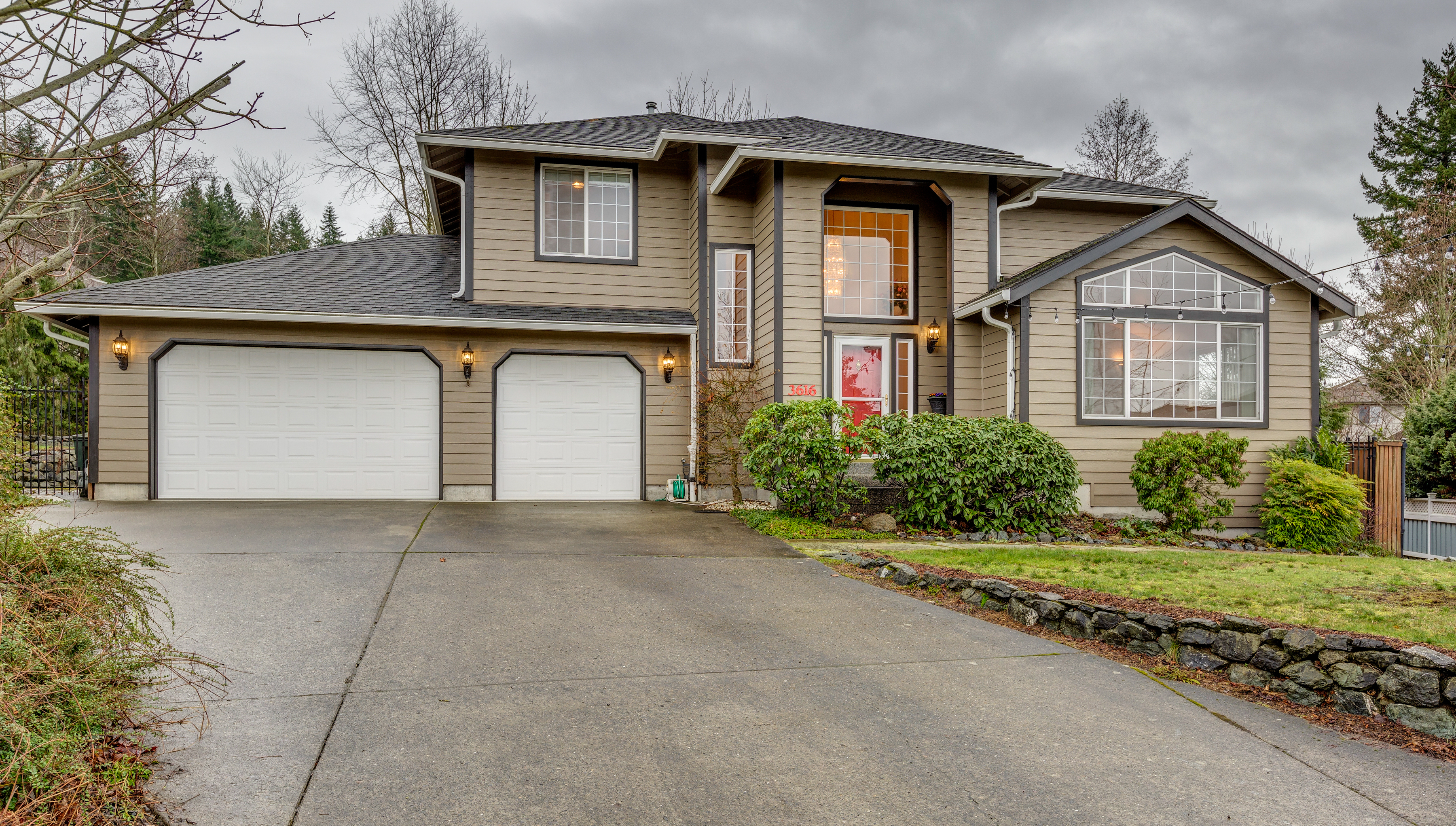 Property Photo:  3616 S Heather Place  WA 98226 