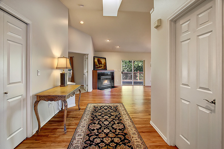 Property Photo: Foyer 13450 NE 148th St  WA 98072 