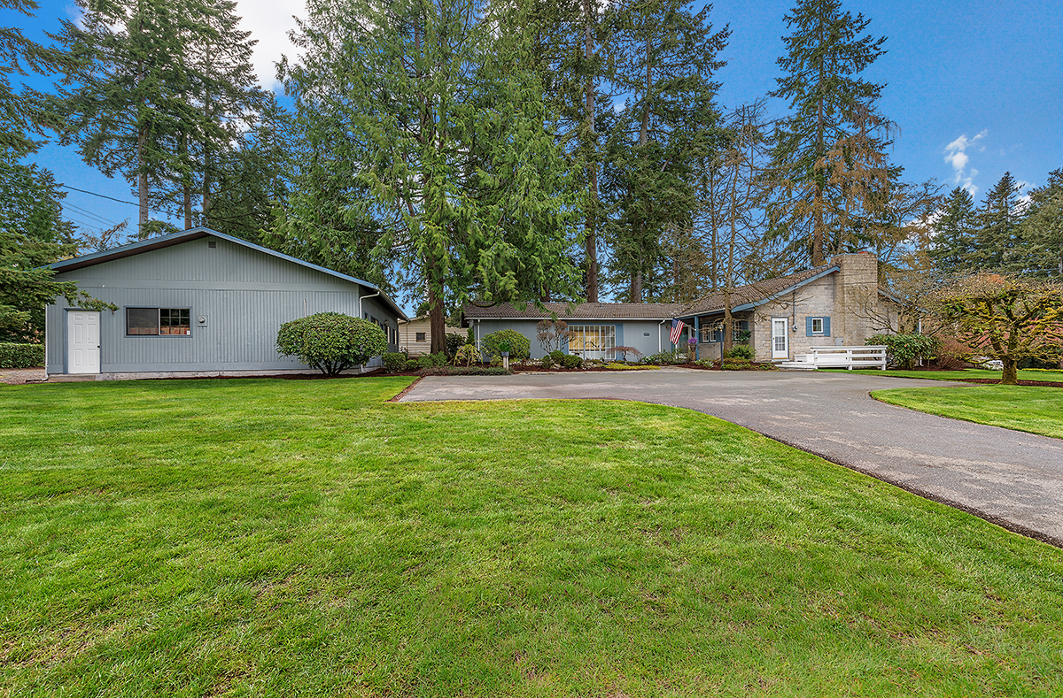 Property Photo: 7216 Soundview Dr WA 98026