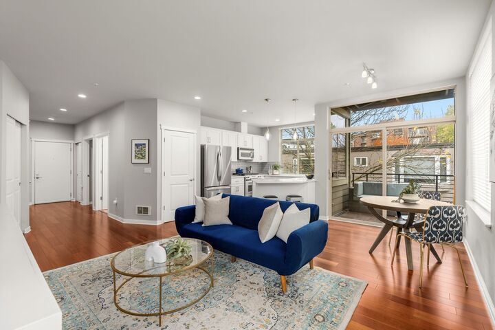 Property Photo: 200 W Comstock Street 303 WA 98119