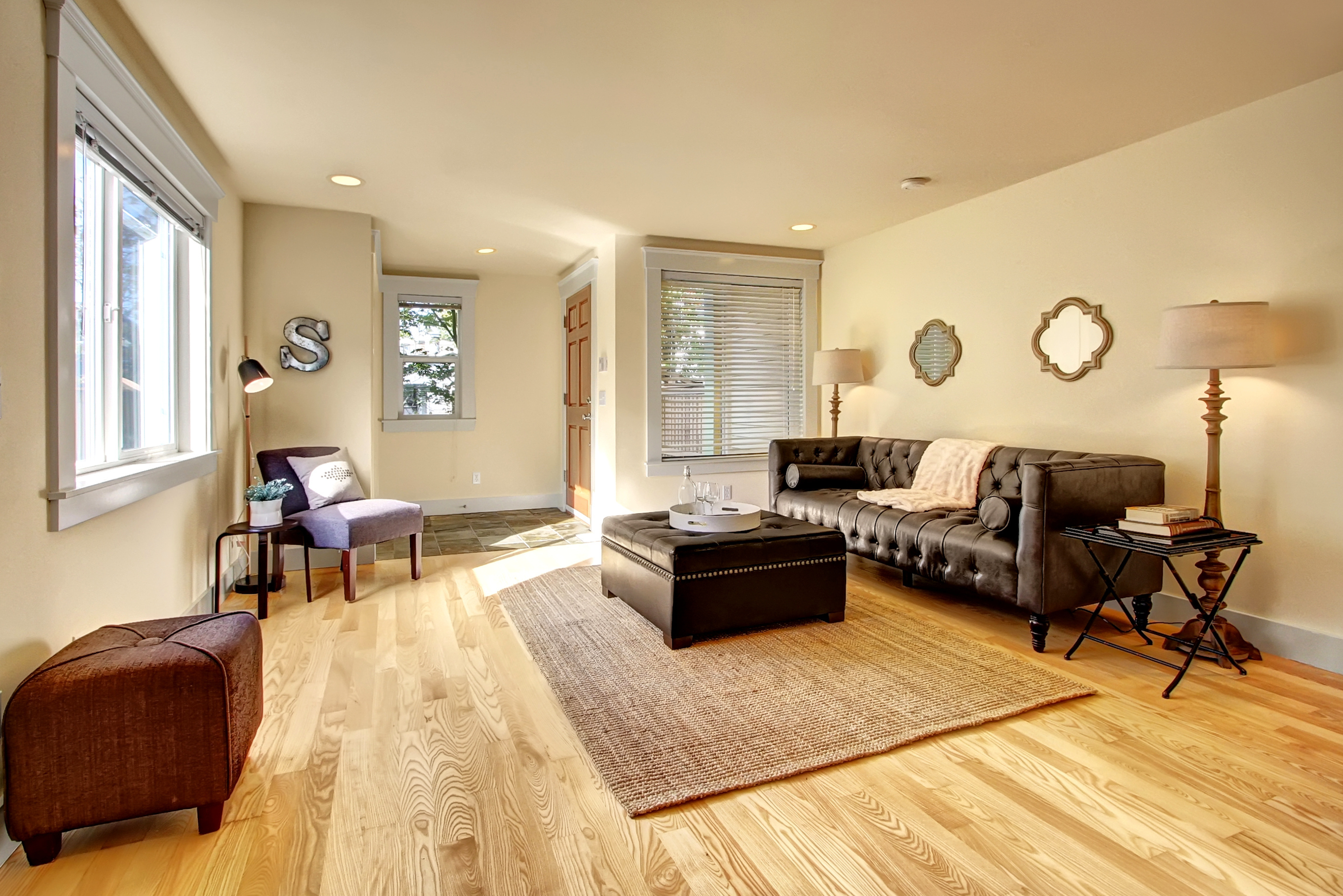 Property Photo: Living room 1409 E Marion St  WA 98122 