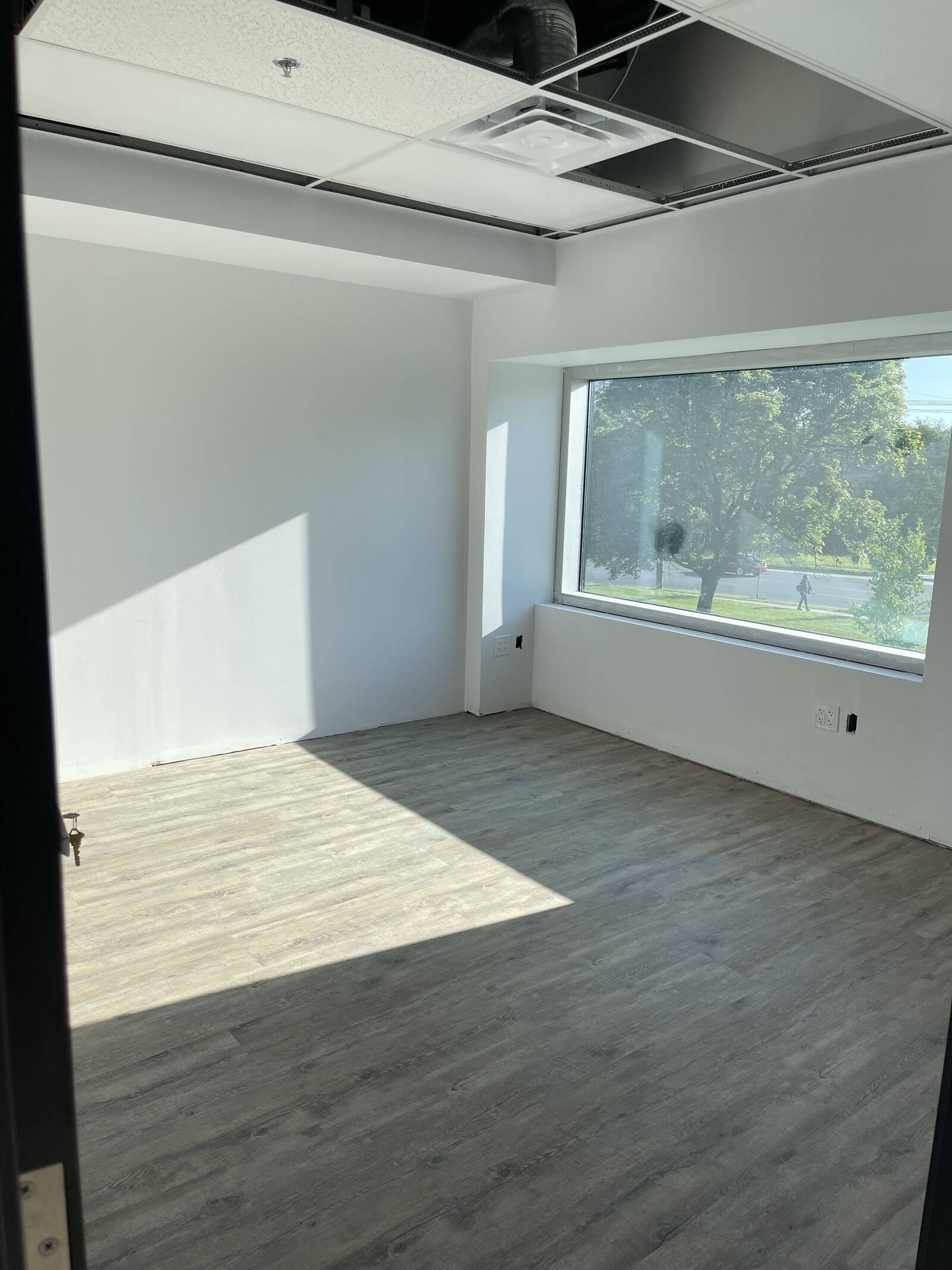 Property Photo:  1510 Birchmount Road 100 ON M1P 2G6 