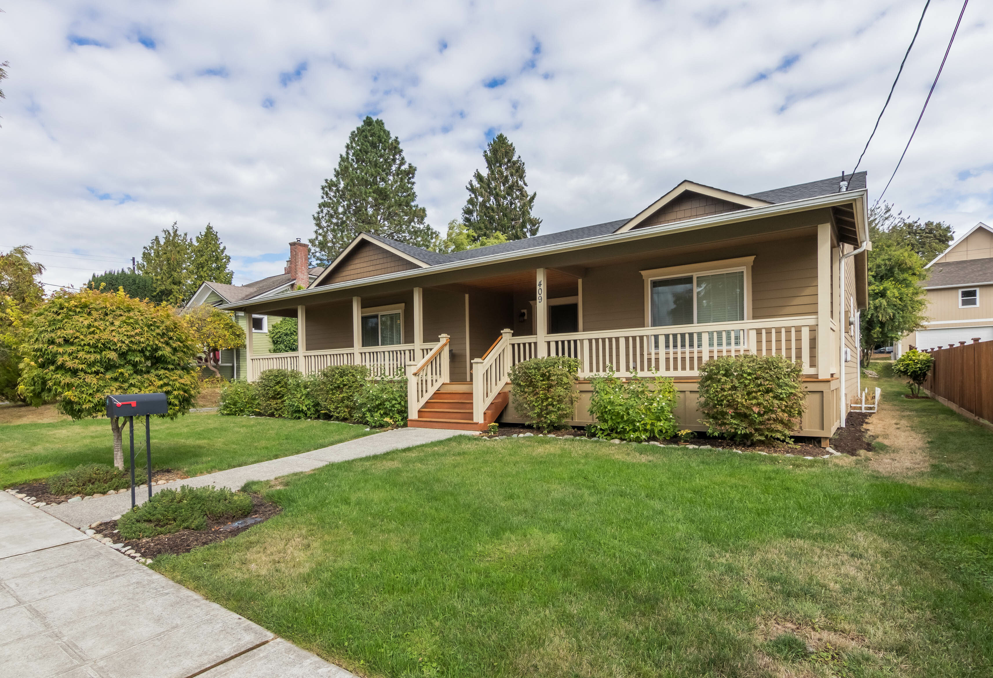 Property Photo: Exterior front 409 Avenue F WA 98290