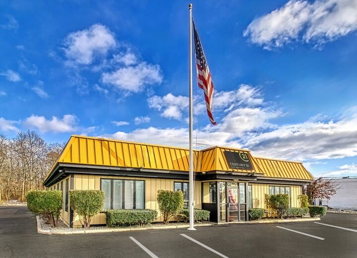 Solid Gold Realty,Brick,Solid Gold Realty