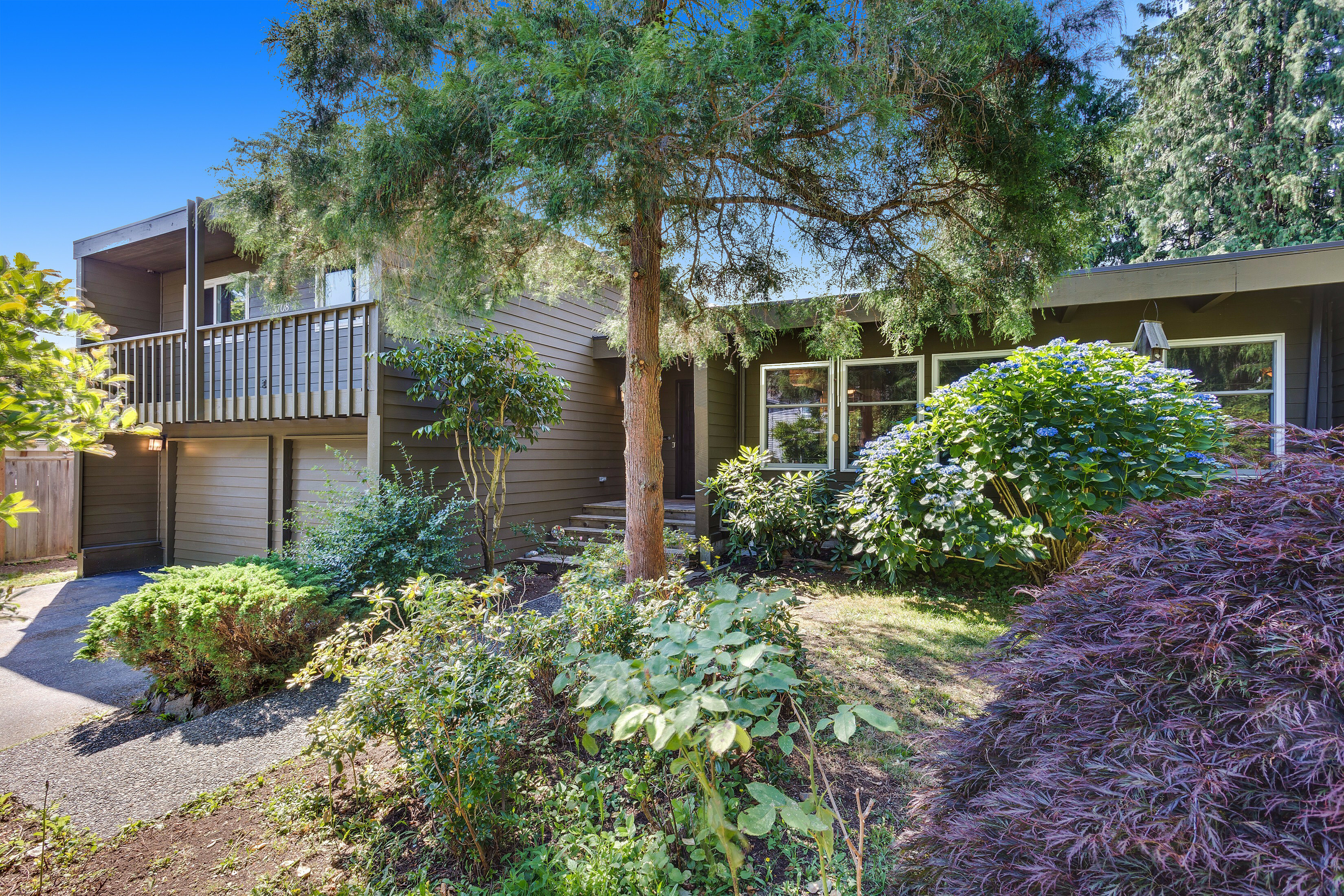 Property Photo: 5708 153rd Place SW WA 98026