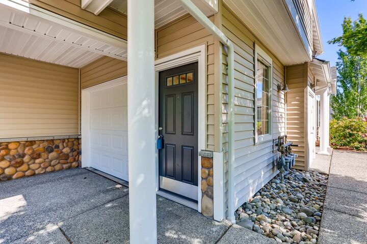 Property Photo:  1855 Trossachs Blvd SE 2404  WA 98075 