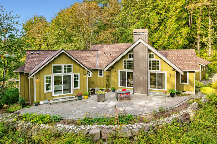 Property Photo: 19150 SE May Valley Road WA 98027