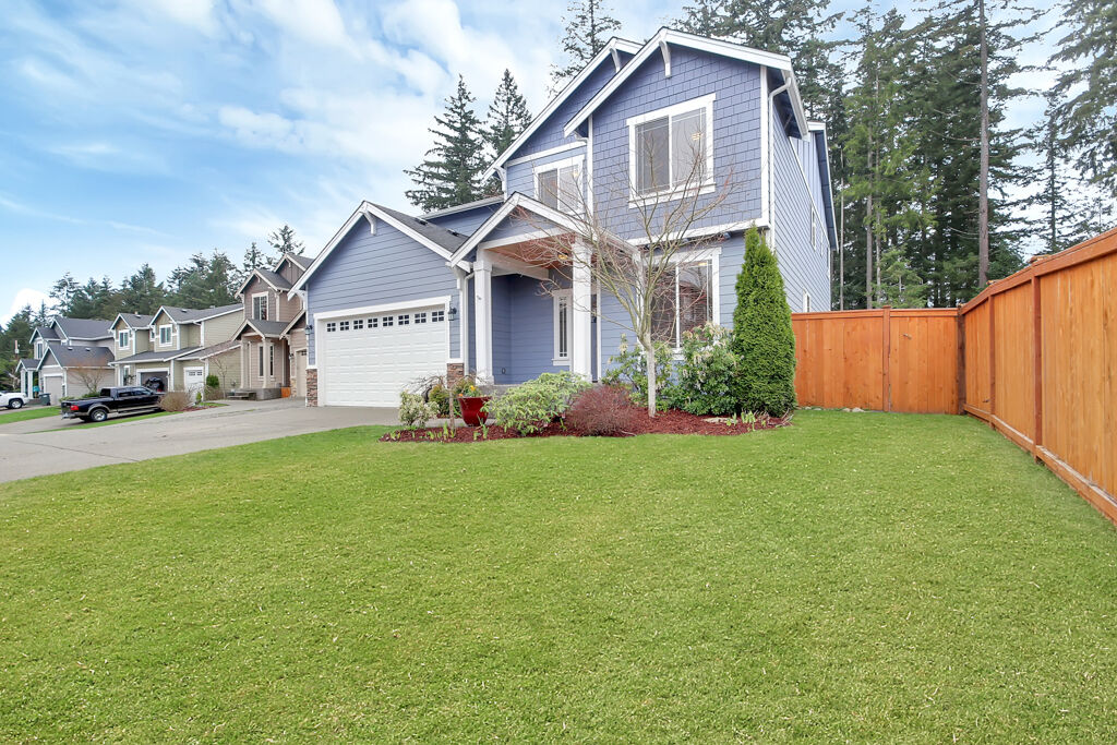 Property Photo:  8401 206th St Ct E  WA 98387 
