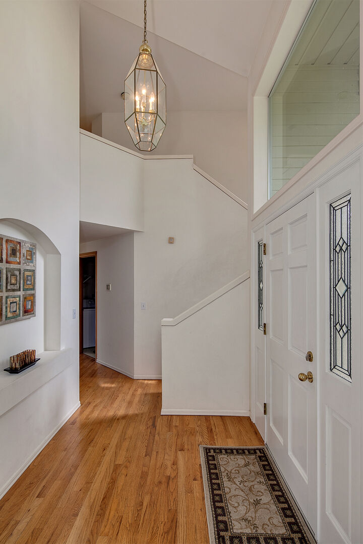 Property Photo: Foyer 1638 233rd Place NE  WA 98074 